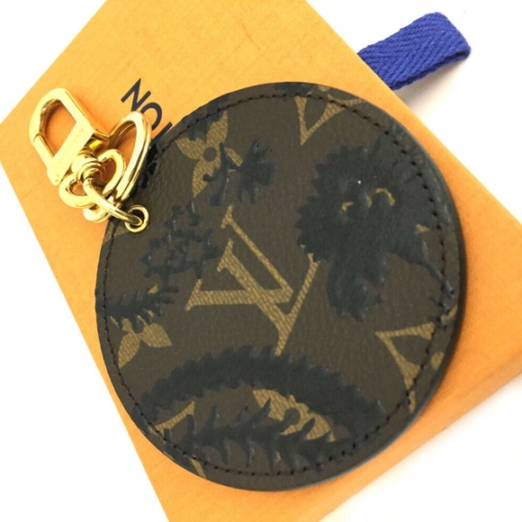 Louis Vuitton Accessories - 🧩Like-New Louis Vuitton Monogram Key Ring Charm +LV Box & Dust Bag